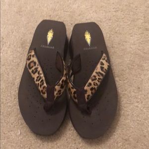 Leopard print Volatile thong platform sandal